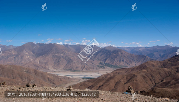 山區(qū)道路的觀點(diǎn)