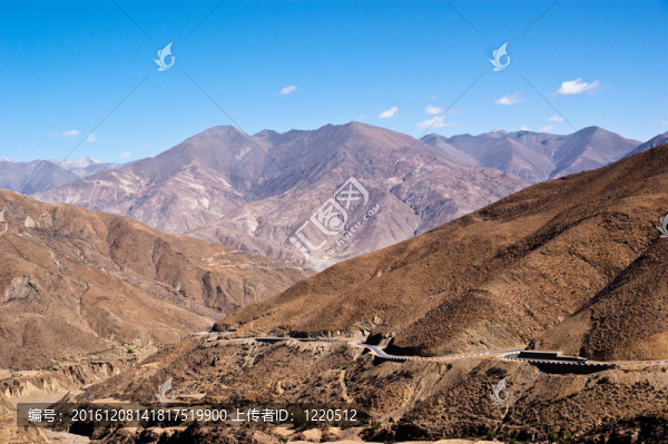 山區(qū)道路的觀點(diǎn)