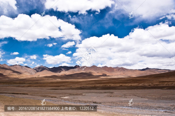 山區(qū)道路的觀點(diǎn)
