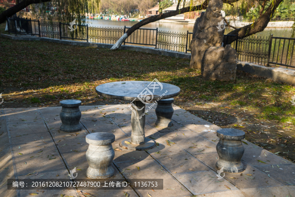 公園石凳