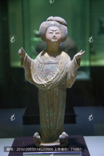 彩繪陶女俑