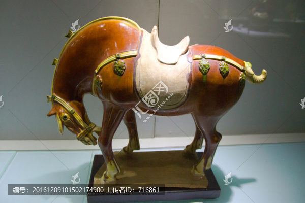 彩繪陶勾頭馬