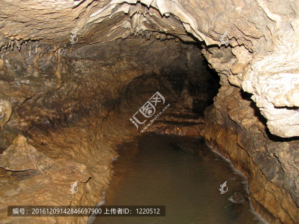洞穴；水；溪；類型；鎖定空間