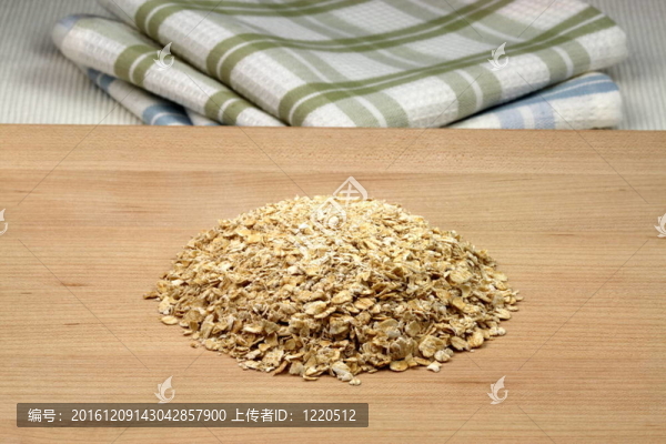 木板上的燕麥片