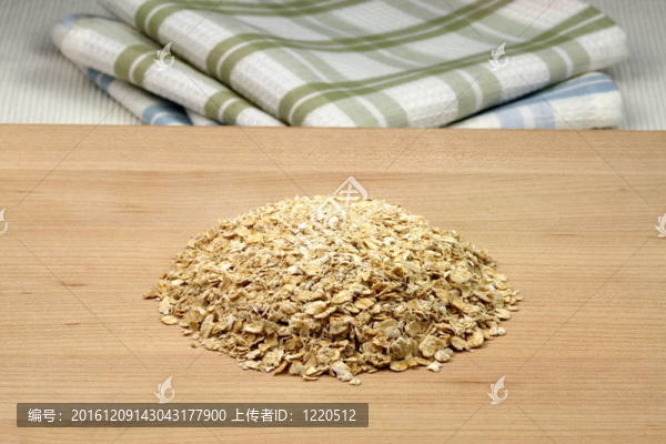 木板上的燕麥片