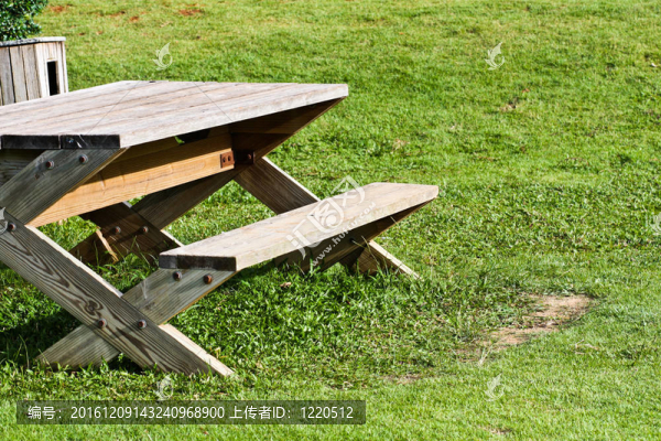 在花園里休息