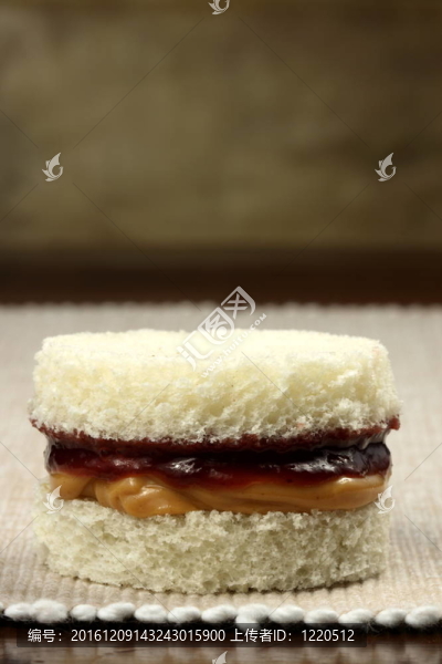 美味花生醬果凍三明治