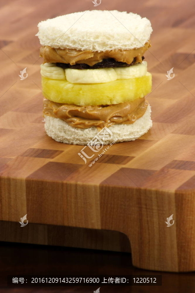 美味花生醬果凍三明治