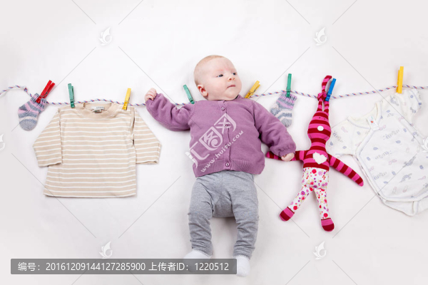 嬰兒在洗衣行