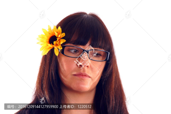 年輕的黑發(fā)女人