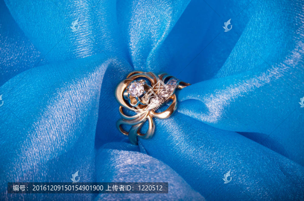 藍(lán)色金色珠寶戒指