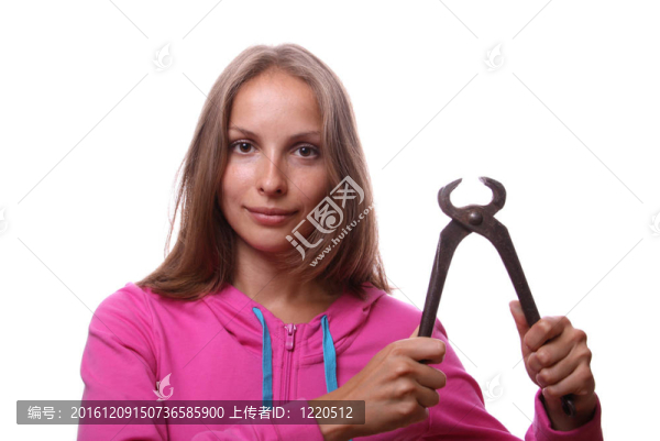鉗的女人；孤立的