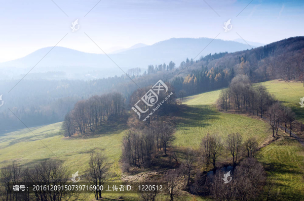 秋天的山地景觀