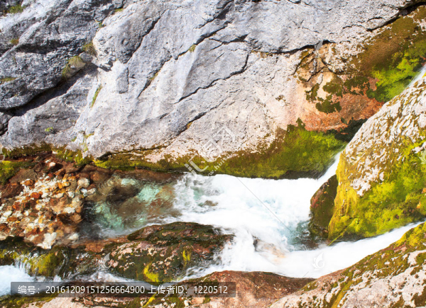 瀑布；Julian,Alps