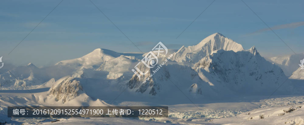 南極冬季山脈。
