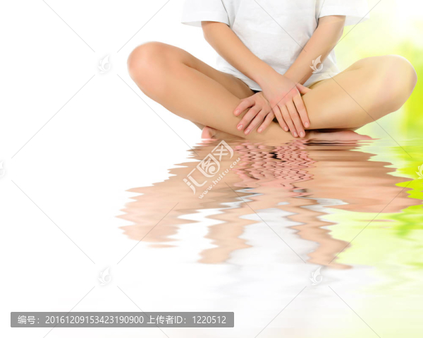 健康的性感苗條的女腿按摩