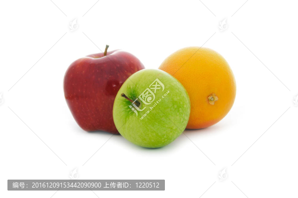 白色背景上的綠色和紅色蘋果和葡萄柚