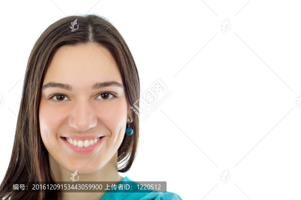 一個棕色頭發(fā)看著相機(jī)孤立在白色漂亮的深色的年輕女子的肖像