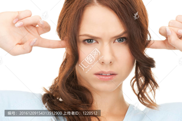 戴著耳朵的女人