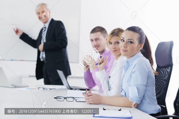 高級(jí)商務(wù)人員介紹