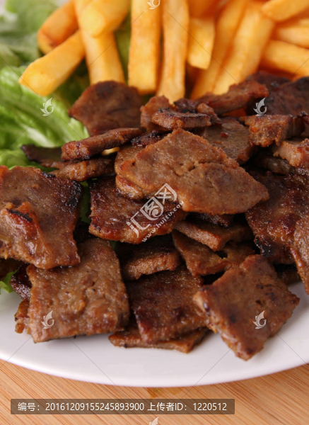 炒烤肉串和炸薯?xiàng)l