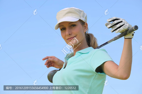 一個(gè)穿著高爾夫衣服的女人的肖像