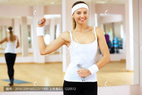 運動中穿運動服的女子