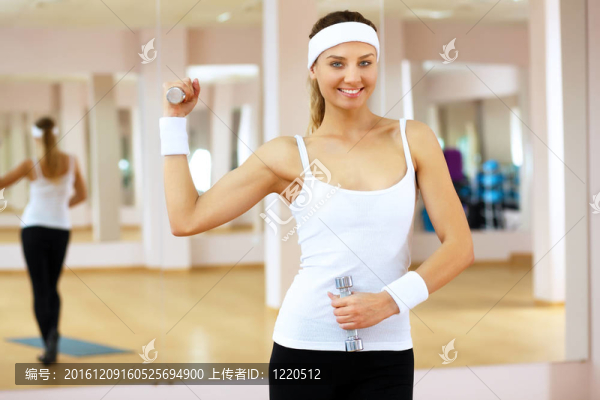 運動中穿運動服的女子