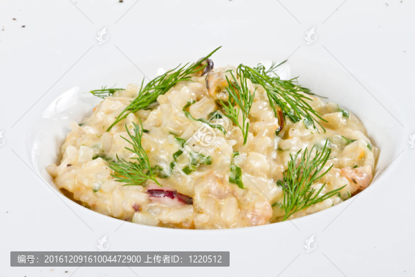 有很多海鮮美味的飯的照片和蒔蘿