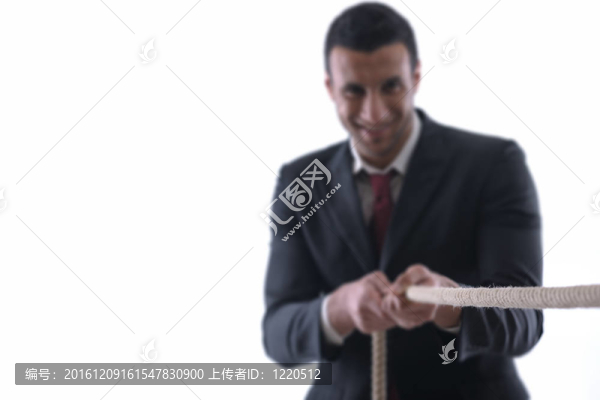白色背景下繩分離的商人