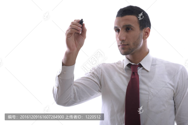 商人在空的空間用記號筆畫畫