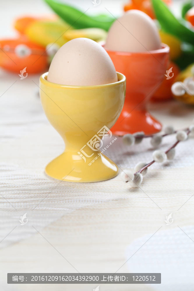 橙色的雞蛋黃eggcups