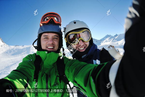 冬季朋友滑雪的畫像