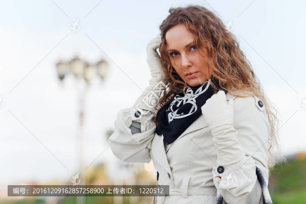 白衣女人