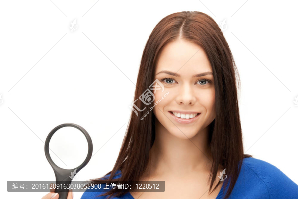 放大鏡的女人