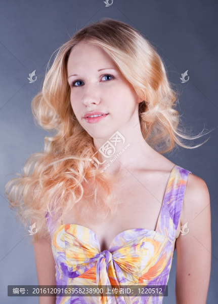 美麗的金發(fā)女郎