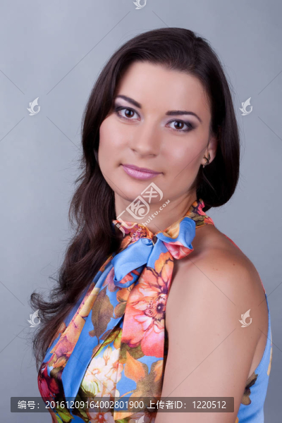 年輕漂亮的女人