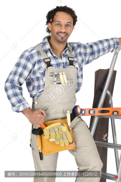 木匠戴toolbelt