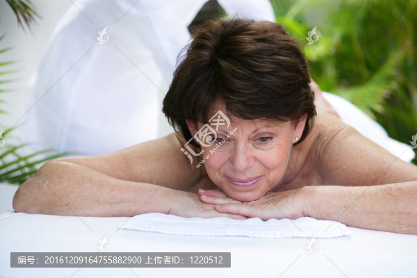 有按摩的成熟女人