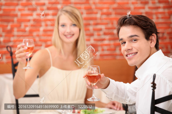 夫婦祝酒粉紅葡萄酒