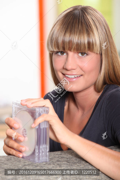 金發(fā)女孩帶盒CD