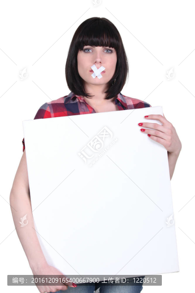 帶嘴保持面板的繃帶的婦女