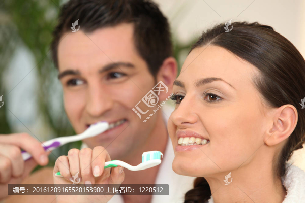 夫婦刷牙