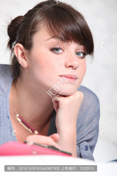 一個年輕女人在日記中寫的肖像