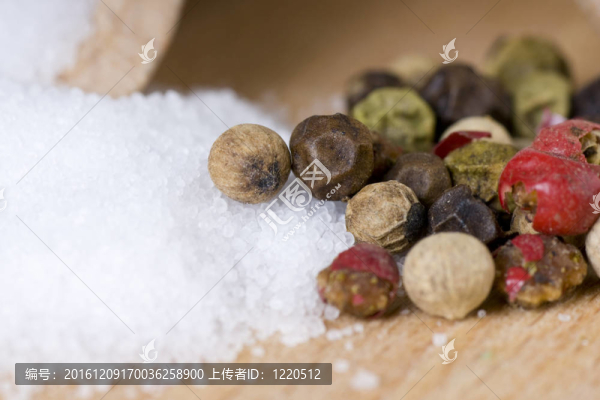 鹽和胡椒粉