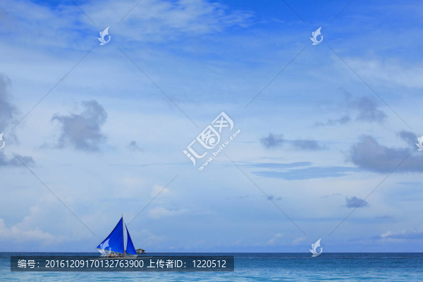 美麗的海和帆船