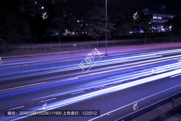 在香港高速公路夜間交通