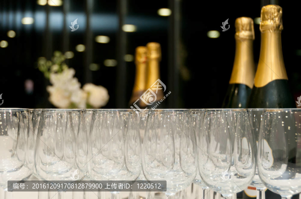 酒杯和酒