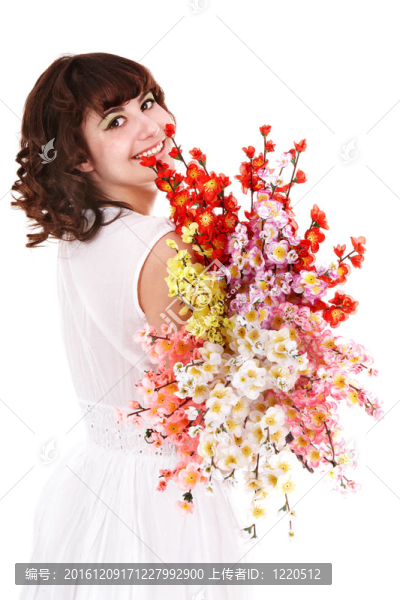 美麗的女孩與春天的花。