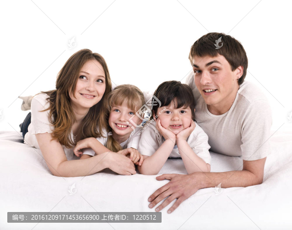幸福家庭：母亲；父亲；女儿；儿子。